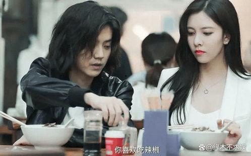 狗仔爆料两个女儿视频播放,揭秘明星女儿萌态瞬间,视频播放引网友热议